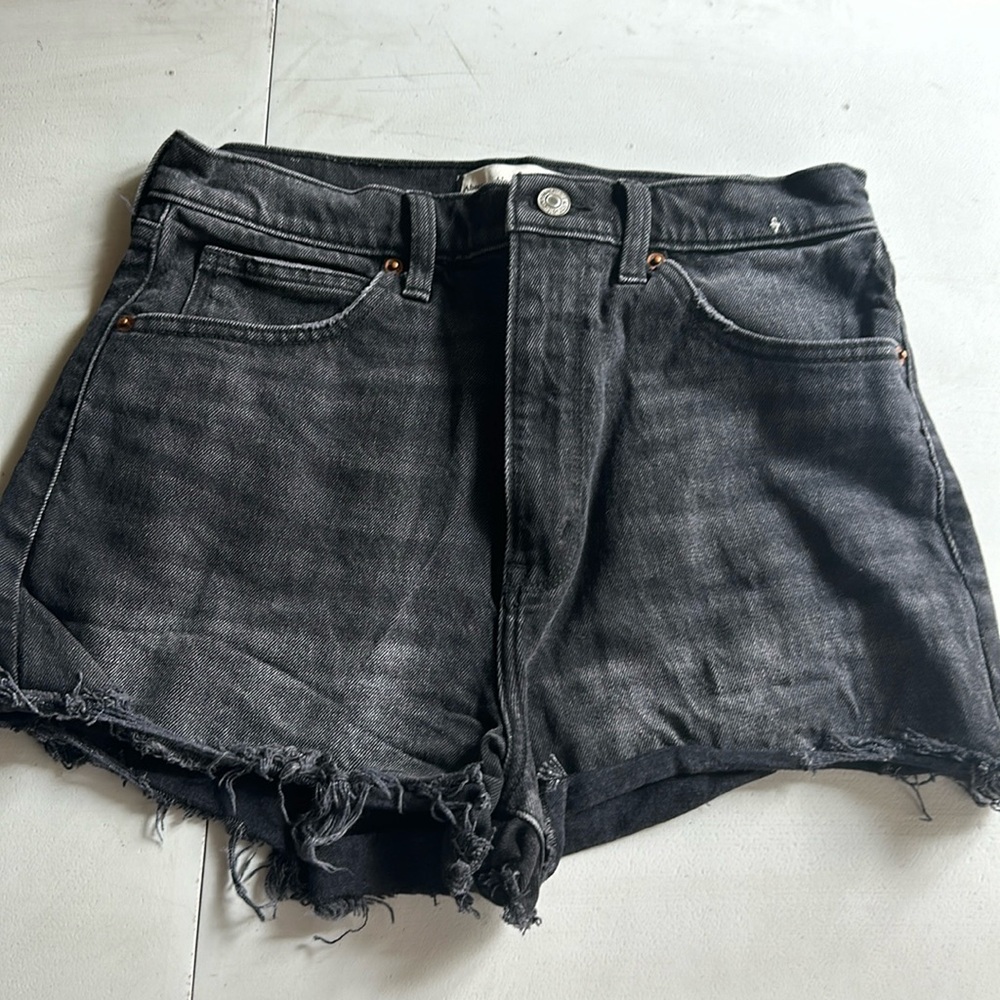Abercrombie Ultra High Rise Mom Short - size 6/28